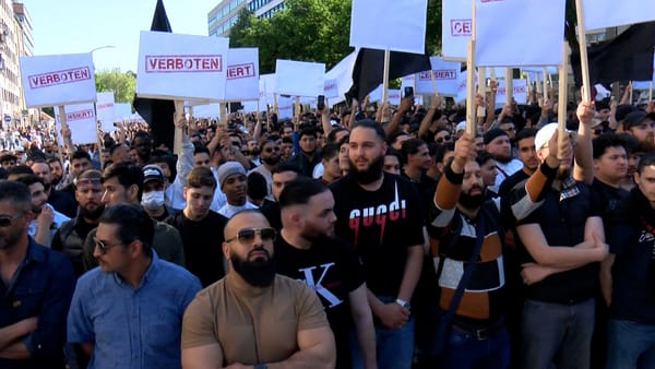 Nach zahlreichen Diskussionen um ein Verbot: Rund 2.300 Menschen bei Islamisten-Demo von ''Muslim Interaktiv'' in Hamburg
