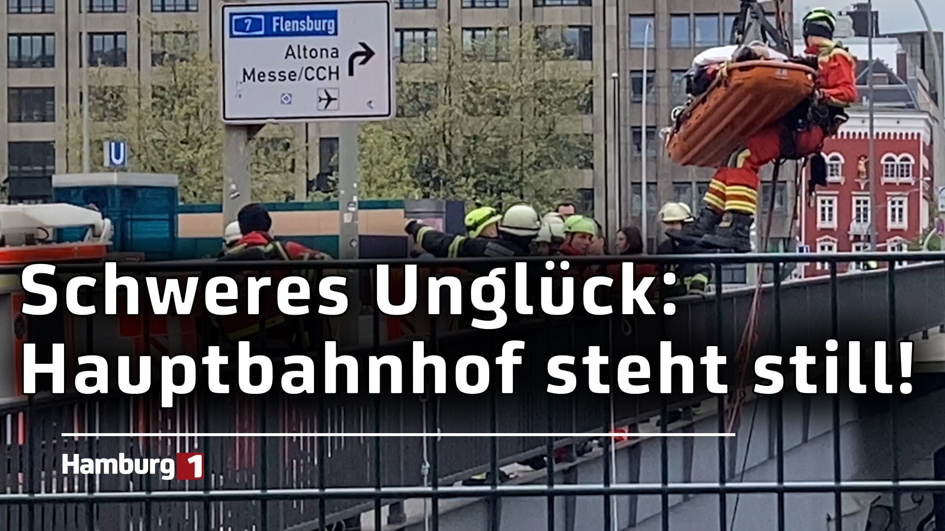 Arbeiter bei Unfall am Bahnhof eingeklemmt und verletzt SBahn und