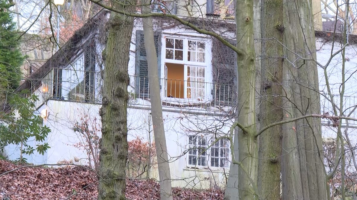 Blankenese: Seniorin in ihrem Haus überfallen