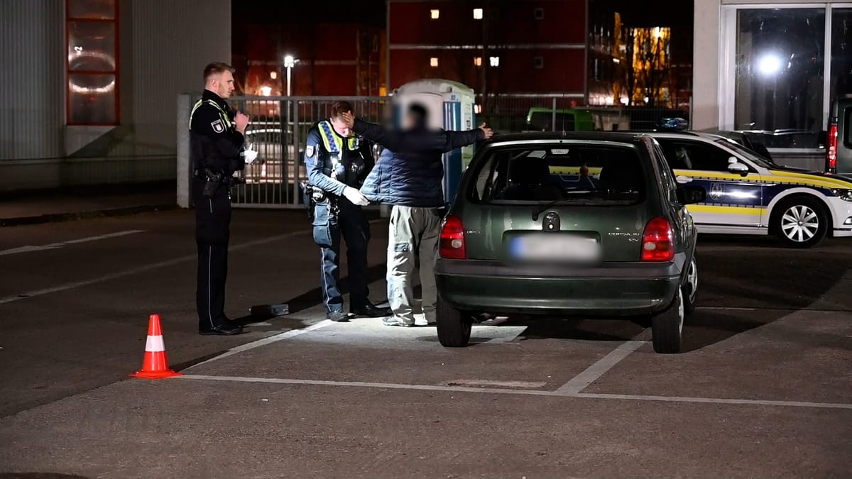 Verkehrskontrollen in Wilhelmsburg: Verstöße gegen das Waffengesetz und Verdacht auf Geldwäsche