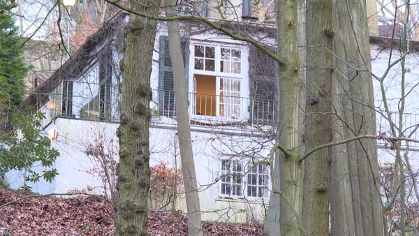 Blankenese: Seniorin in ihrem Haus überfallen