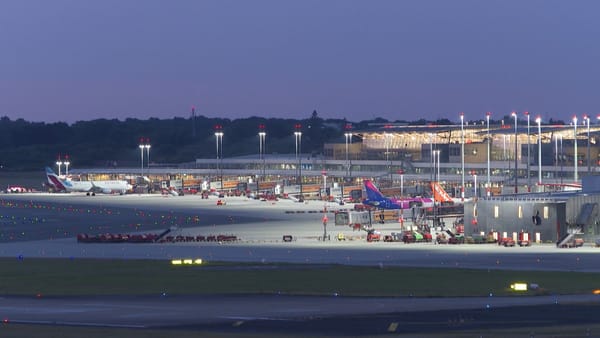 Verspätete Flugbewegungen nehmen zu: Fluglärmgegner fordern verschärfte Regelungen für Nachtflüge
